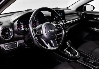 Подержанный автомобиль Kia Cerato Sedan 2018 года (12 фото)