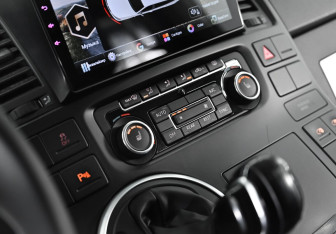 Подержанный автомобиль Volkswagen Multivan 2012 года (10 фото)