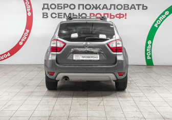 Подержанный автомобиль Nissan Terrano 2014 года (5 фото)