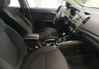 Подержанный автомобиль Kia Cerato Sedan 2011 года (10 фото)