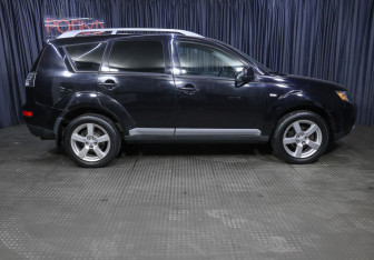 Подержанный автомобиль Mitsubishi Outlander 2007 года (4 фото)