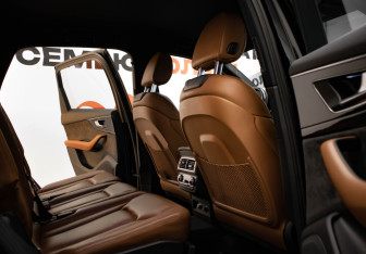 Подержанный автомобиль Audi Q7 2019 года (32 фото)