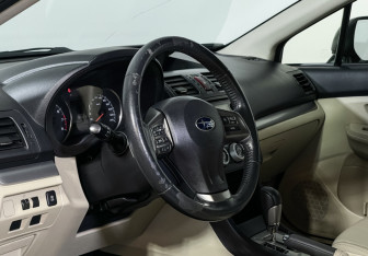 Подержанный автомобиль Subaru XV 2014 года (13 фото)