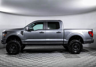 Подержанный автомобиль Ford F-150 2024 года (8 фото)