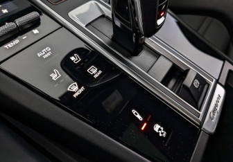 Подержанный автомобиль Porsche Cayenne 2021 года (26 фото)