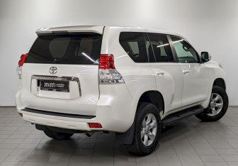 Подержанный автомобиль Toyota Land Cruiser Prado 2012 года (5 фото)