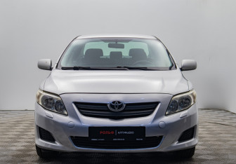 Подержанный автомобиль Toyota Corolla Sedan 2008 года (8 фото)