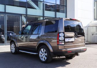 Подержанный автомобиль Land Rover Discovery 2014 года (6 фото)