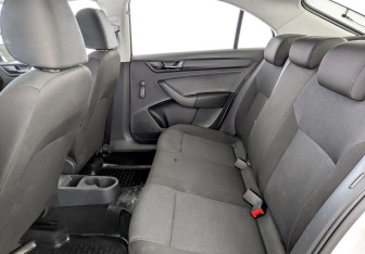 Подержанный автомобиль Skoda Rapid Liftback 2019 года (12 фото)