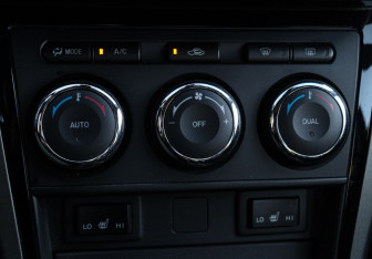 Подержанный автомобиль Mazda 6 Liftback 2010 года (15 фото)