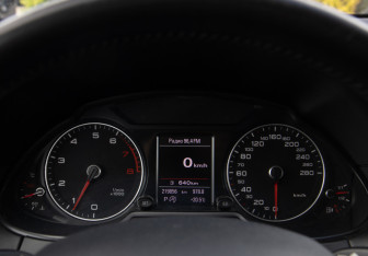 Подержанный автомобиль Audi Q5 2012 года (9 фото)