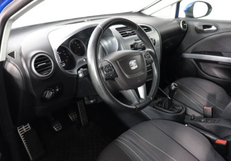 Подержанный автомобиль SEAT Leon Hatchback 2012 года (9 фото)