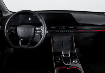 Подержанный автомобиль Omoda C5 2023 года (12 фото)