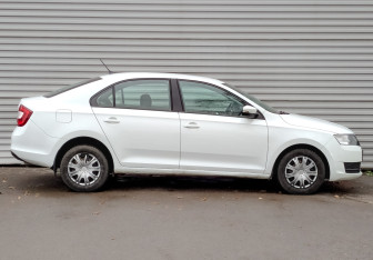 Подержанный автомобиль Skoda Rapid Liftback 2019 года (4 фото)