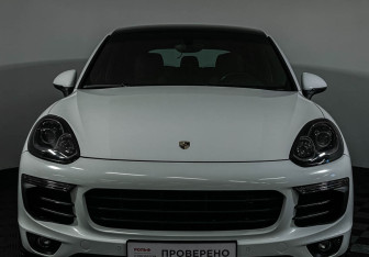 Подержанный автомобиль Porsche Cayenne 2015 года (21 фото)