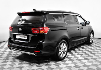 Подержанный автомобиль Kia Carnival 2018 года (5 фото)