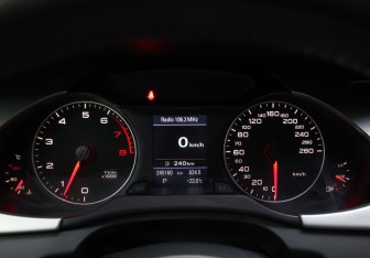Подержанный автомобиль Audi A4 allroad 2009 года (13 фото)