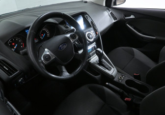 Подержанный автомобиль Ford Focus Hatchback 2012 года (7 фото)
