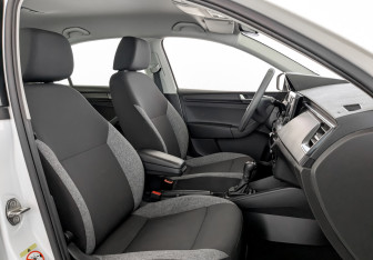 Подержанный автомобиль Skoda Rapid Liftback 2021 года (23 фото)