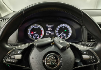 Подержанный автомобиль Skoda Karoq 2020 года (17 фото)