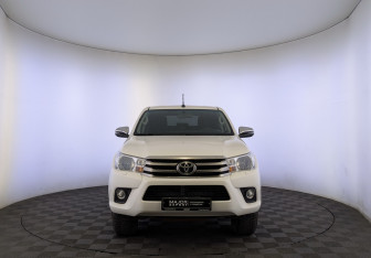 Подержанный автомобиль Toyota Hilux 2019 года (2 фото)