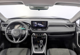 Подержанный автомобиль Toyota RAV4 2024 года (14 фото)