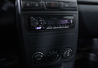 Подержанный автомобиль LADA (ВАЗ) Priora Sedan 2017 года (14 фото)