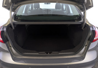 Подержанный автомобиль Ford Focus Sedan 2015 года (10 фото)