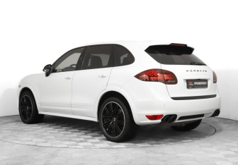 Подержанный автомобиль Porsche Cayenne 2013 года (7 фото)