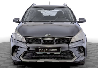 Подержанный автомобиль Kia Rio Hatchback 2021 года (2 фото)
