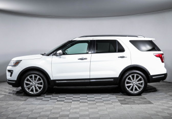 Подержанный автомобиль Ford Explorer 2018 года (8 фото)