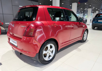 Подержанный автомобиль Suzuki Swift Hatchback 2007 года (3 фото)