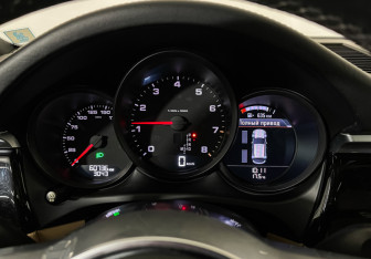 Подержанный автомобиль Porsche Macan 2019 года (11 фото)