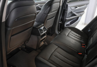 Подержанный автомобиль BMW X6 2015 года (12 фото)