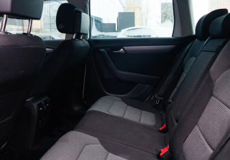 Подержанный автомобиль Volkswagen Passat Wagon 2013 года (10 фото)