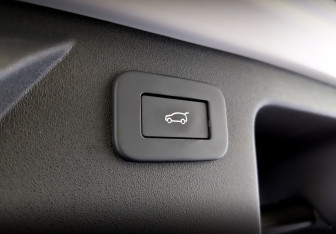 Подержанный автомобиль Land Rover Discovery Sport 2025 года (26 фото)
