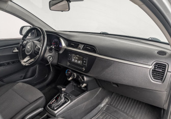 Подержанный автомобиль Kia Rio Hatchback 2021 года (12 фото)