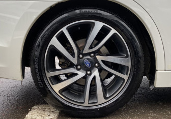 Подержанный автомобиль Subaru Legacy Sedan 2019 года (10 фото)