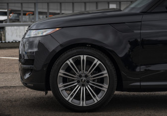 Подержанный автомобиль Land Rover Range Rover Sport 2025 года (12 фото)