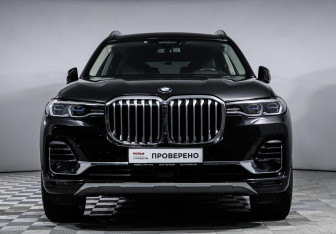 Подержанный автомобиль BMW X7 2022 года (2 фото)