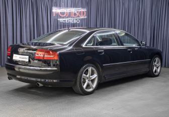 Подержанный автомобиль Audi A8 2008 года (5 фото)
