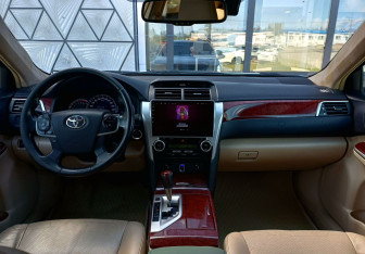 Подержанный автомобиль Toyota Camry Sedan 2012 года (11 фото)
