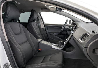 Подержанный автомобиль Volvo S60 2017 года (24 фото)