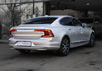 Подержанный автомобиль Volvo S90 2021 года (4 фото)