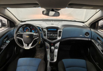 Подержанный автомобиль Chevrolet Cruze Sedan 2011 года (11 фото)