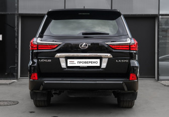 Подержанный автомобиль Lexus LX 2017 года (5 фото)