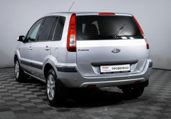 Подержанный автомобиль Ford Fusion 2007 года (7 фото)