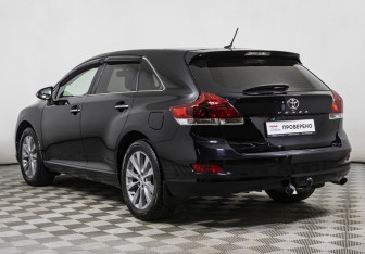 Подержанный автомобиль Toyota Venza 2013 года (7 фото)