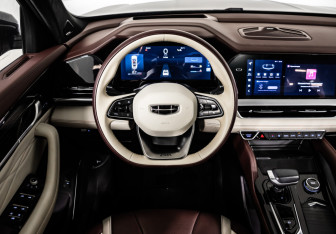 Подержанный автомобиль Geely Monjaro 2024 года (13 фото)