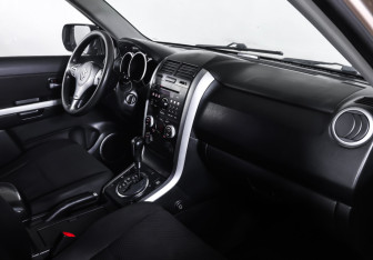 Подержанный автомобиль Suzuki Grand Vitara 2010 года (11 фото)